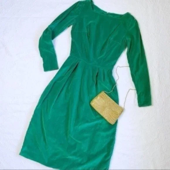 slim fit dress slacks 1950s inspired sparkle swing dress in emerald green – La Novale Atelier main image 0